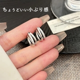 横顔盛れする小ぶりフープピアス 5粒ストーンきらめき ワンタッチ式 | VICTORIA | 詳細画像8 