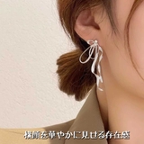 立体メタルリボンイヤリング 揺れない固定デザイン 大人のメタリックアクセ | VICTORIA | 詳細画像2
