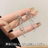 立体メタルリボンイヤリング 揺れない固定デザイン 大人のメタリックアクセ | VICTORIA | 詳細画像7