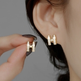 WHT(ピアス) | Hロゴ イニシャル デザイン | VICTORIA