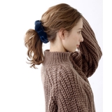 ネイビー | ベルベットツイストリボンバナナクリップ エレガント ヘアクリップ | VINGTAINE