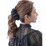ブラック | オーガンジーフリルバナナクリップ ヘアクリップ 大人カジュアル | VINGTAINE