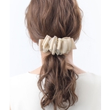 ベージュ | オーガンジーフリルバレッタ ヘアクリップ 大人カジュアル | VINGTAINE