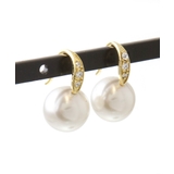 ホワイト（ゴールド金具） | クリスタルパールフックピアス（10mm） シンプル キュービックジルコニア | VINGTAINE
