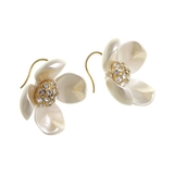 パール調フラワーフックピアス ビジュー ホワイト | VINGTAINE | 詳細画像3 