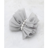 ライトグレー(011) | シフォン×フェイクパール リボン型コサージュ | OPAQUE.CLIP