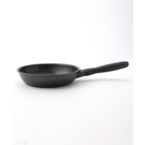 ミッドナイトフライパン 20cm ＜MEYER マイヤー＞ | 212 KITCHEN STORE | 詳細画像2 